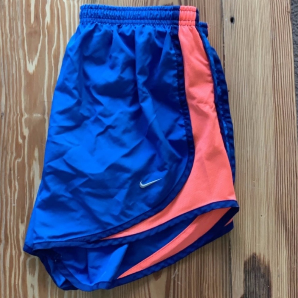 Women's Nike Tempo short
